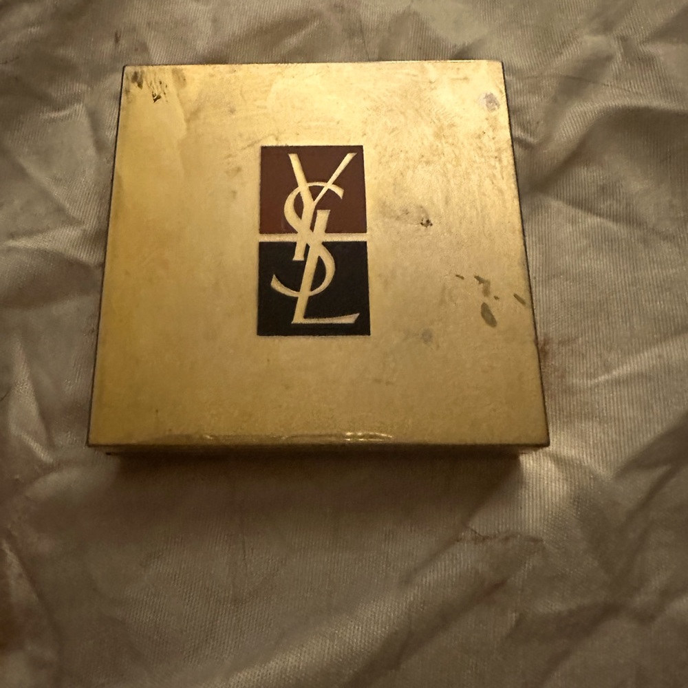 YSL dual eyeshadow compact in great used condition.
